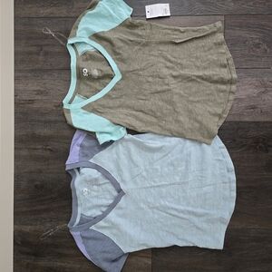 XSOLDX Women's Two-Tone Casual Tops NWT V-NECK SIZE SMALL